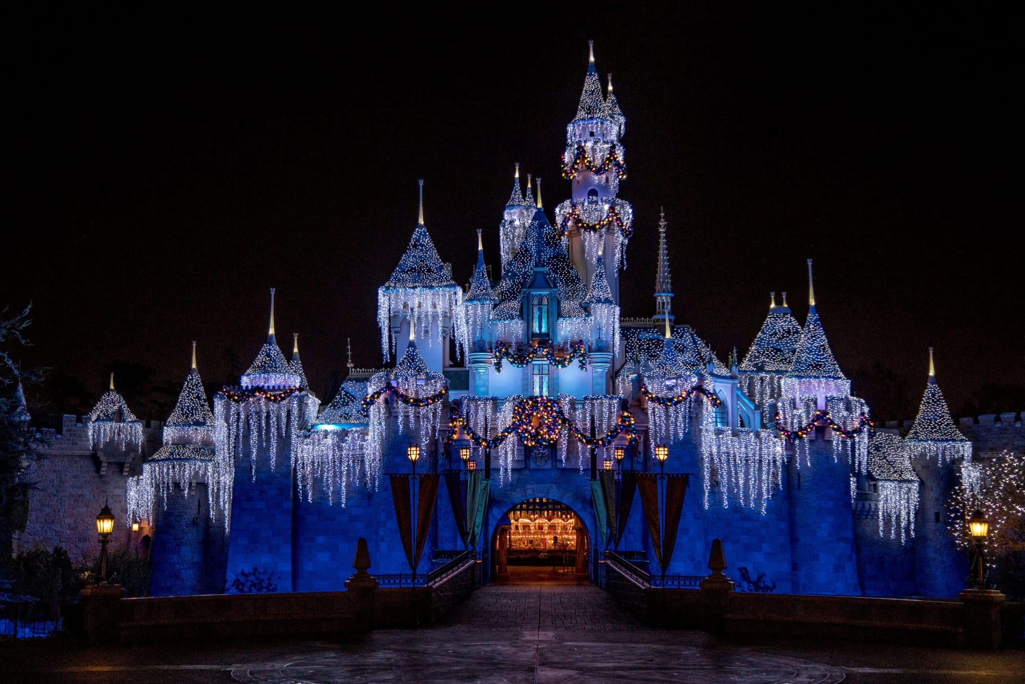 Holiday Magic Returns to Disneyland Resort
