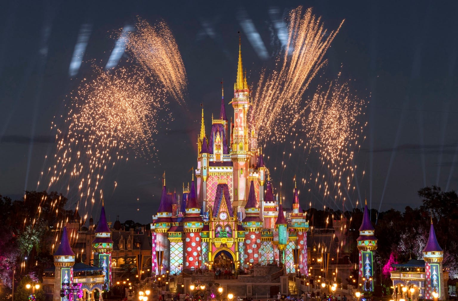 Pyrotechnic “Pixie Dust” Fireworks Added to Cinderella Castle Christmas Projections