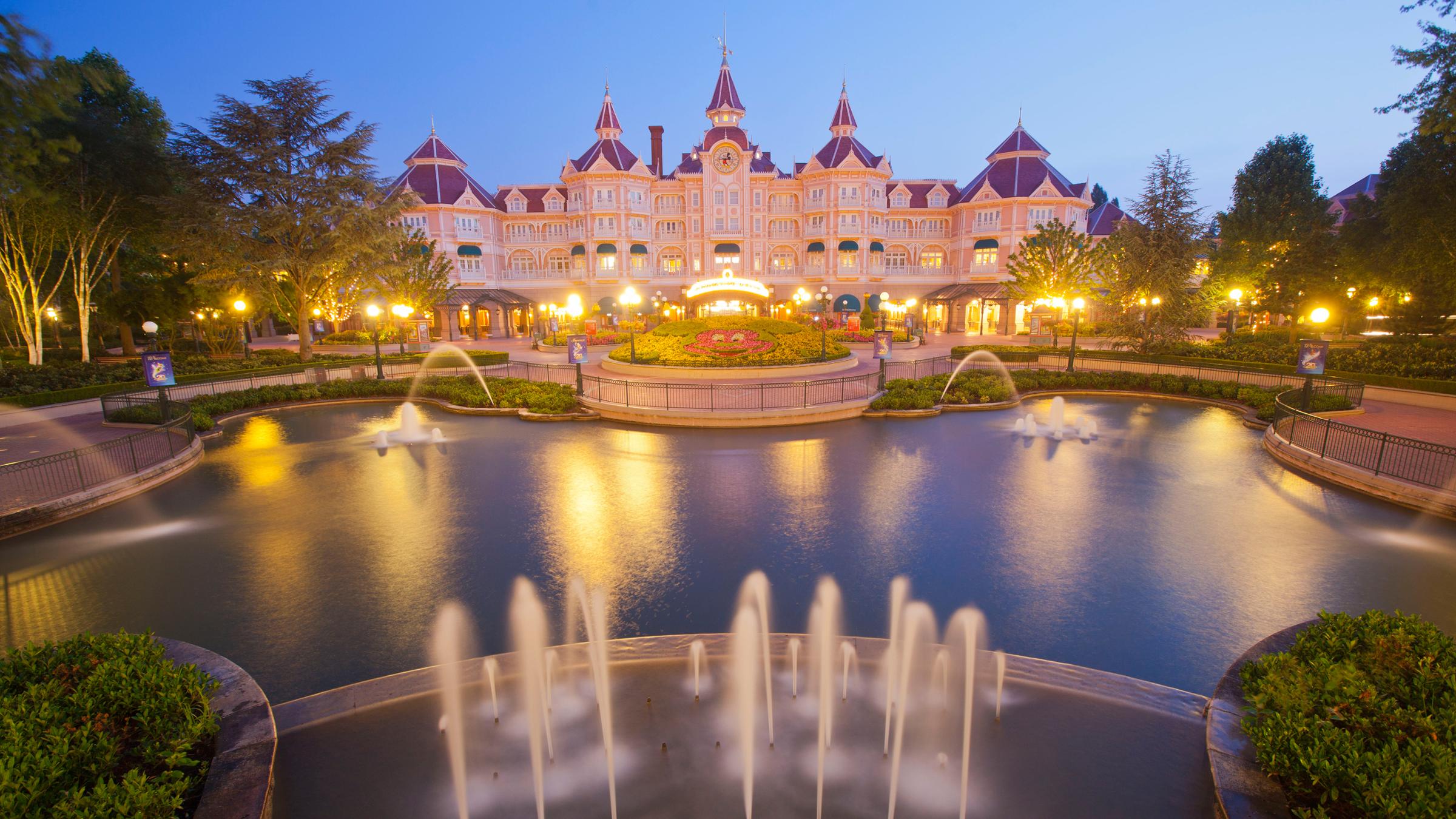 Disneyland Paris Reveals Concept Art for Reimagined Disneyland Hotel
